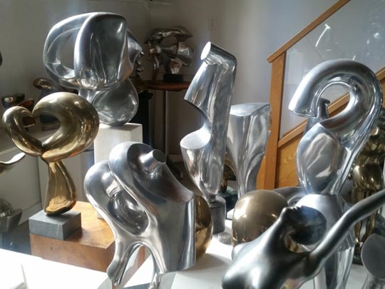 Voluptuous metal sculptures by Eugen Doering